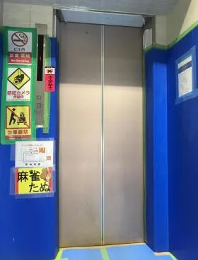 共新ビルの外観