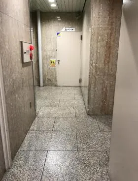 甲新ビルの外観