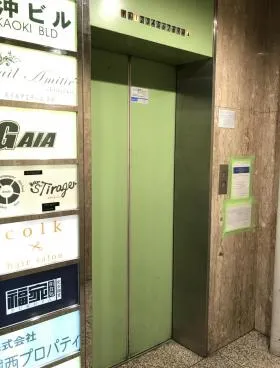 甲新ビルの外観