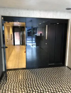 日月館ビルの外観