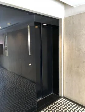 日月館ビルの外観