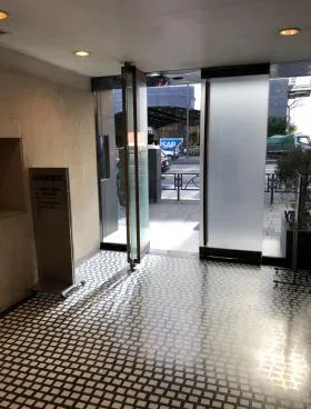 日月館ビルの外観