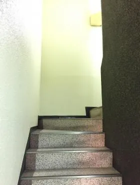 灯ビルの外観
