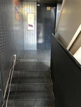 第10NKビルの外観