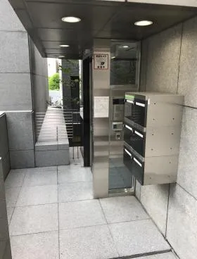 代々木上原ウエストビルの外観