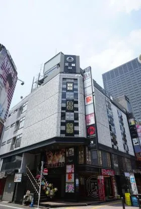 三経32ビルの外観
