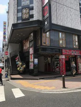 三経32ビルの外観