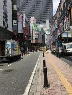 三経32ビルの外観