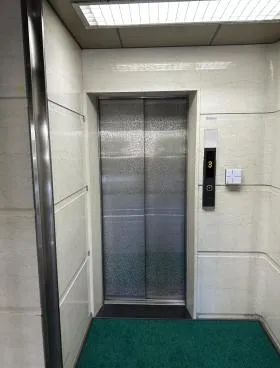 花岡ビルの外観