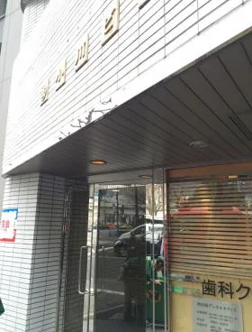 小川ビルの外観