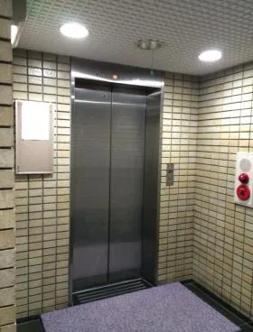 小川ビルの外観