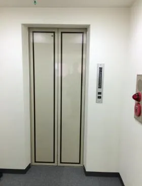 小川ビルの外観