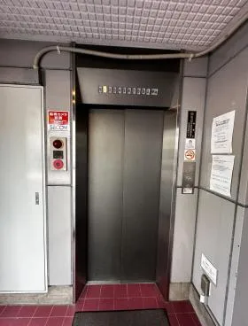 MOMOビルの外観