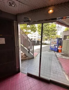 MOMOビルの外観
