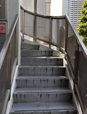 MOMOビルの外観