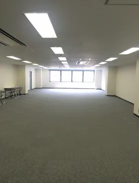 KCAビルの外観