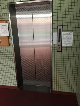 松丸ビルの外観