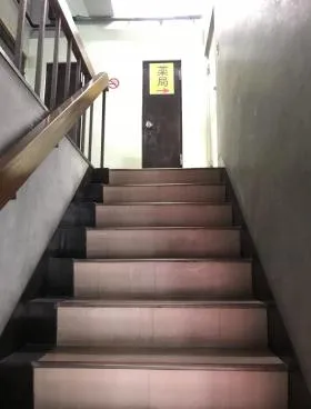 華ビルの外観