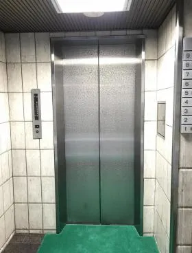 サンライズ升和ビルの外観