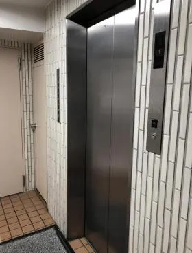 東日パークビルの外観