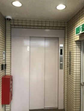 建石ビルの外観
