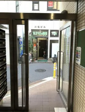 建石ビルの外観