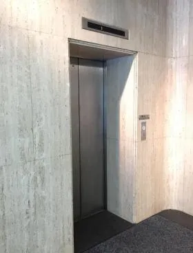 岩清日本橋ビルの外観
