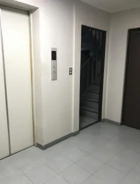 TSビルの外観