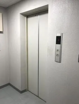 TSビルの外観