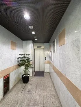 神山町並木ビルの外観