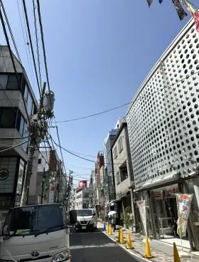 翔原ビルの外観