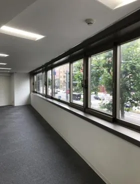 アーバンスクエア神田ビルの外観