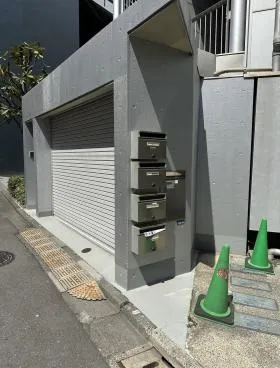 エイト・バイ・エイチビルの外観