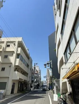 エイト・バイ・エイチビルの外観