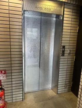 KNビルの外観