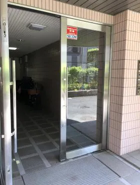 ルエ真洋ビルの外観