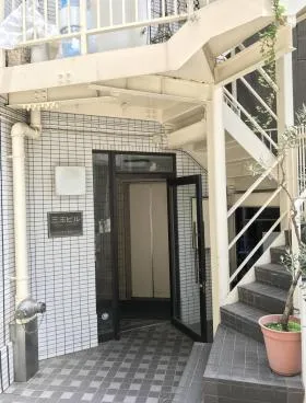 三王ビルの外観