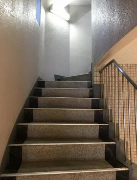 サングローリービルの外観