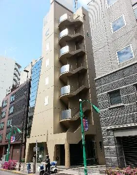 B’s笹塚ビルの外観
