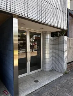 MGビルの外観