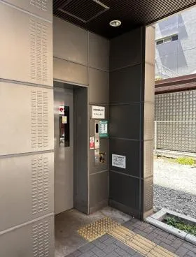 京王初台駅ビルの外観