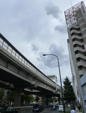 初台ハイツビルの外観