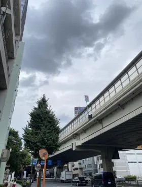 初台ハイツビルの外観