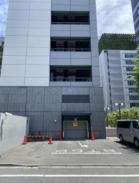 岩波書店一ツ橋ビルの外観