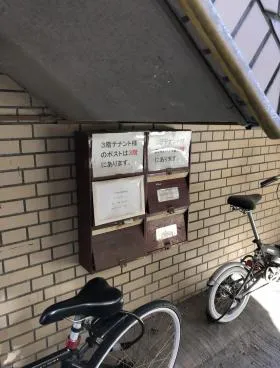 J&Hビルの外観