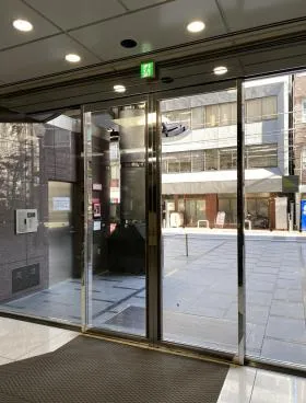 西新宿KNビルの外観