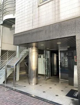 日祥ビルの外観