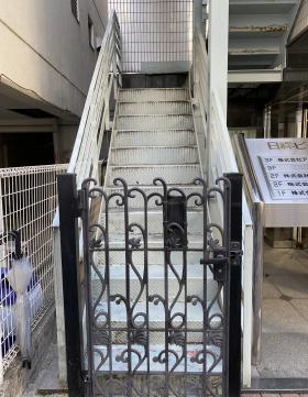 日祥ビルの外観