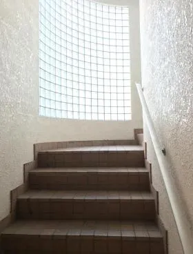 EL CASAビルの外観