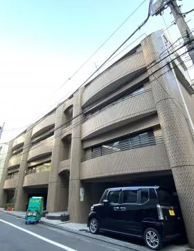 エストレーヤ広尾ビルの外観